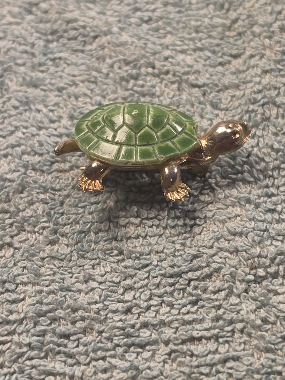 Vintage Green Enamel Turtle Brooch Gold Tone Animal Figural Pin Mid Century